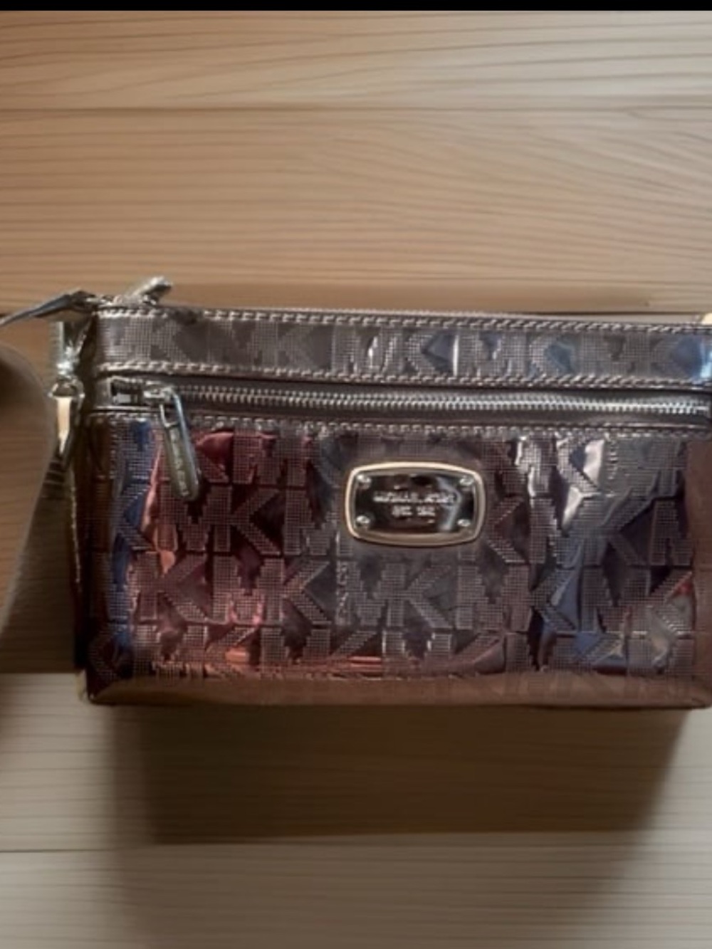 NWOT, Michael Kors Jet Set  wristlet With pewter mirror metallic finish